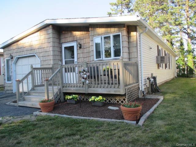 130 Village Cir W, Manorville, NY 11949