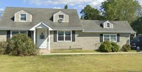 95 Carlls Path, North Babylon, NY 11703
