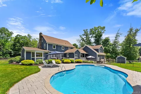 211 Strawtown Rd, Clarkstown, NY 10994