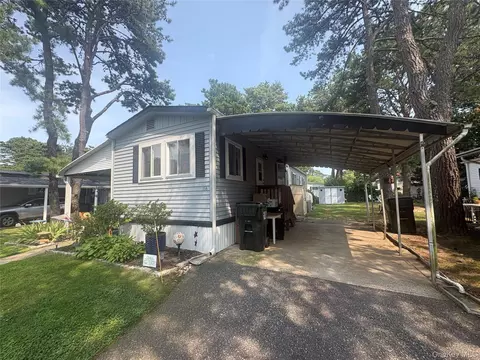 525158 Riverleigh Ave, Riverhead, NY 11901