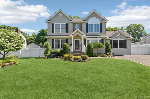 11 Barbara Rd, Lake Ronkonkoma, NY 11779