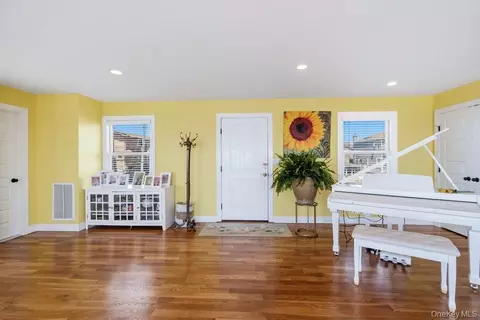 Other - 30 Milton Rd, Babylon, NY 11702 photo 2 of 4