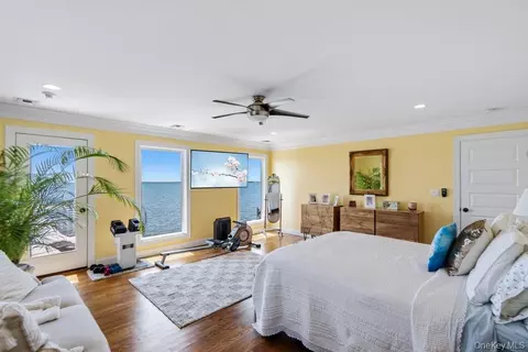 Bedroom - 30 Milton Rd, Babylon, NY 11702 photo 1 of 3