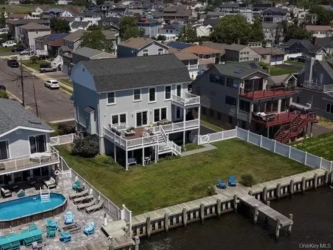 View/Area - 30 Milton Rd, Babylon, NY 11702 photo 7 of 10
