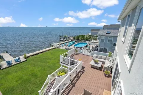 View/Area - 30 Milton Rd, Babylon, NY 11702 photo 2 of 10