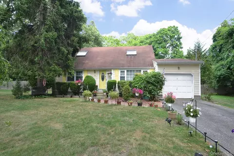 5 Radio Ave, Miller Place, NY 11764