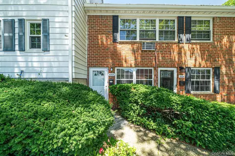 1005 Towne House Village Vlg, Islandia, NY 11749
