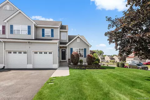 7 Woodfield Dr, Washingtonville, NY 10992