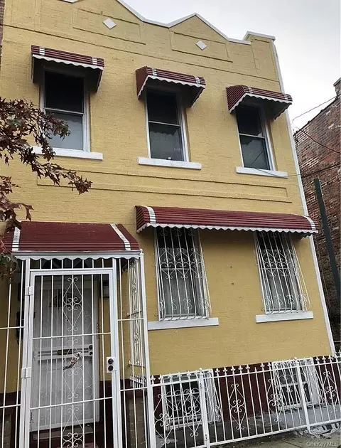 736 E 221st St, New York, NY 10467