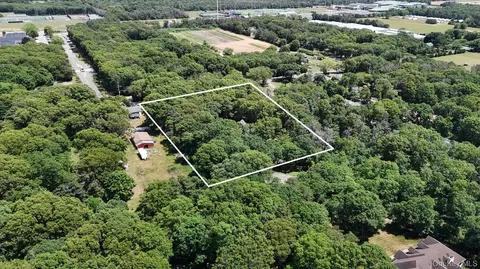 74 John Ln, Manorville, NY 11949