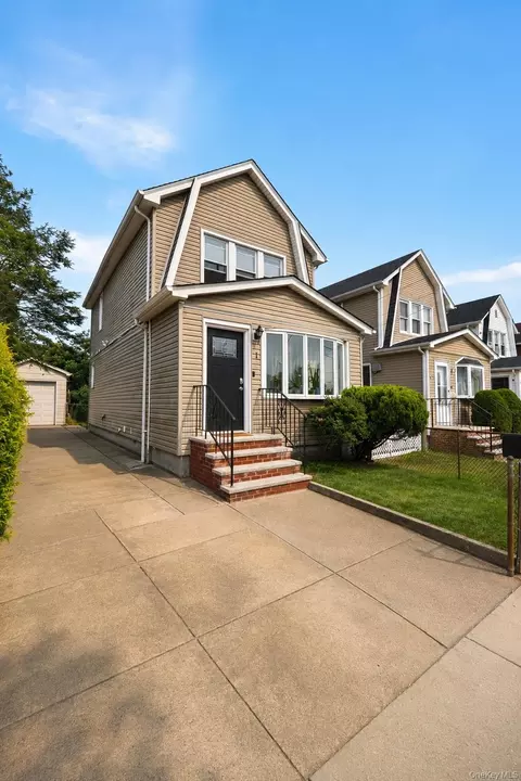 1 Melrose St, Meacham, NY 11003