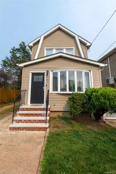 1 Melrose St, Meacham, NY 11003