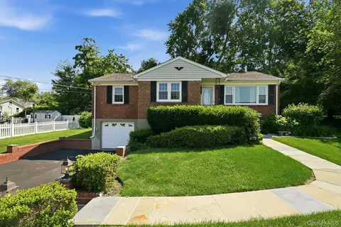1660 Central St, Yorktown, NY 10598