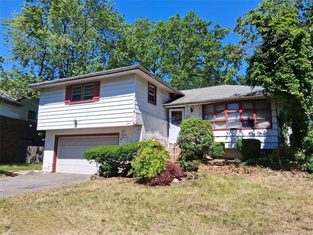 1036 Furth Rd, Valley Stream, NY 11581