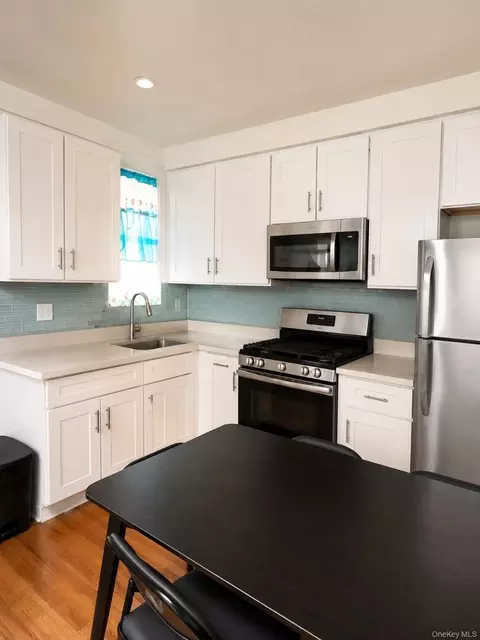 99-12 37th Ave, New York, NY 11368 photo 4
