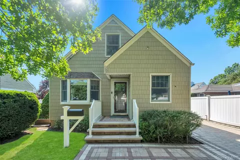 2518 Harvey Ave, Oceanside, NY 11572