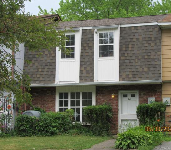 18 Black Stallion Ct, Middletown, NY 10940