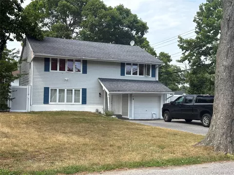 79 Fig St, Central Islip, NY 11722
