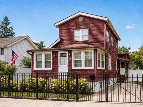 97 Hawkins St, New York, NY 10464