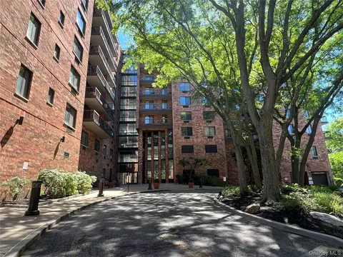 50 Columbus Ave #603, Eastchester, NY 10707