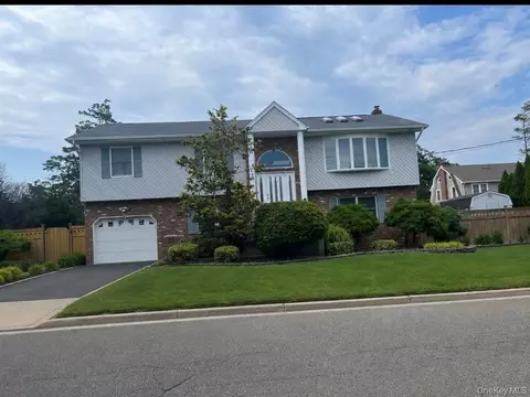 48 Meadow Ln, Hicksville, NY 11801