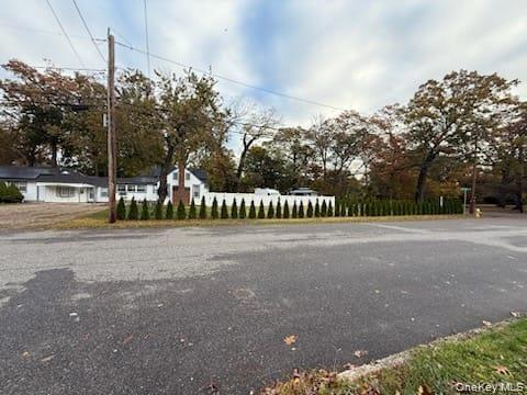 21 Locust Ave, Amityville, NY 11701