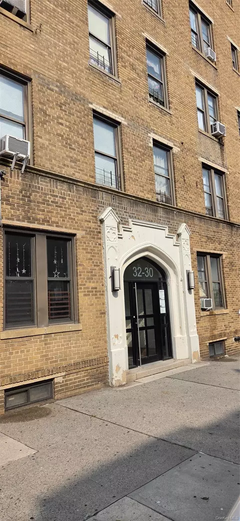 32-30 93 St #C8, New York, NY 11369