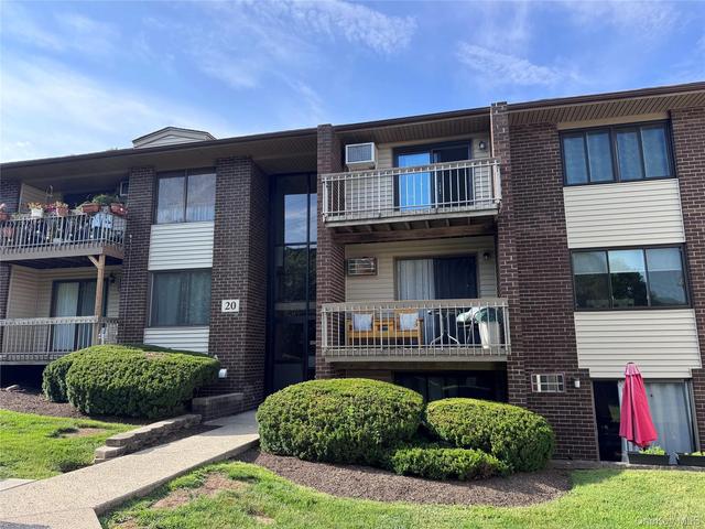 206 Country Club Ln, Pomona, NY 10970