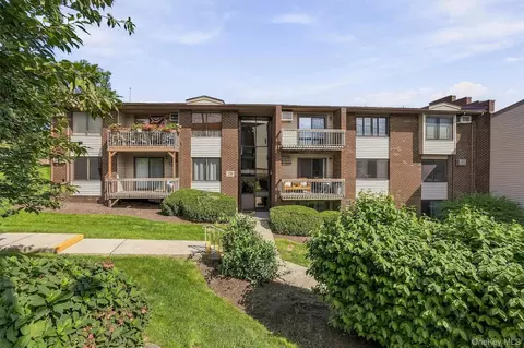 206 Country Club Ln, Pomona, NY 10970