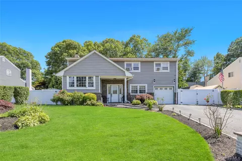 99 Schneider Ln, Hauppauge, NY 11788