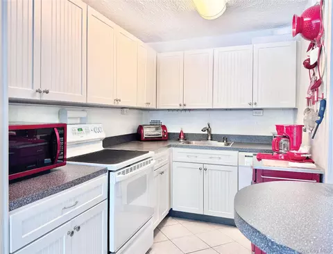 Kitchen - 10-10 166 St #3A, New York, NY 11357 photo 1 of 2