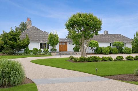 12 Ogden Ln, Quogue, NY 11959