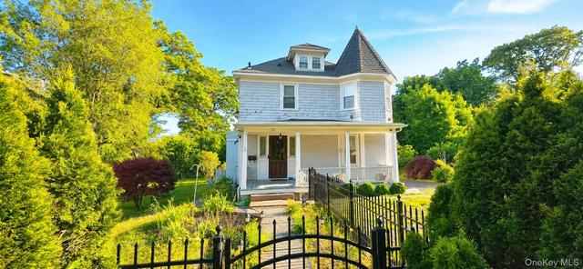 12 Pacific Ave, Clarkstown, NY 10954