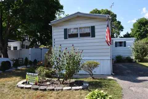 116 Lincoln Ave, Holbrook, NY 11741