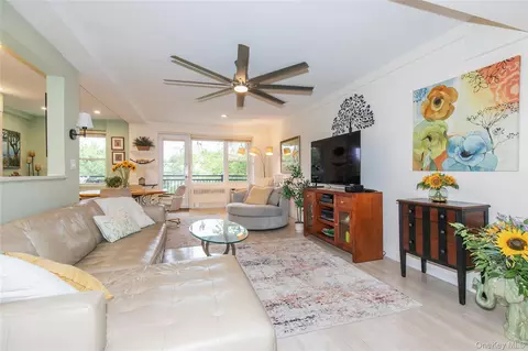 30 Stoner Ave NW #2-O, North Hempstead, NY 11021