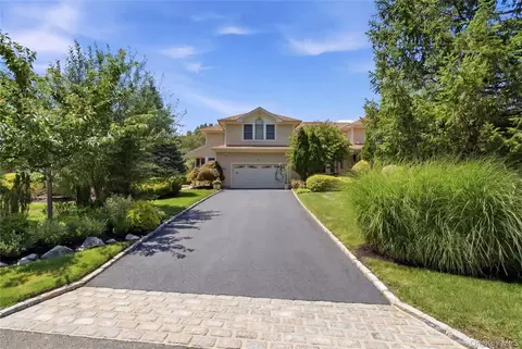 323 Baltustrol Cir, North Hempstead, NY 11576
