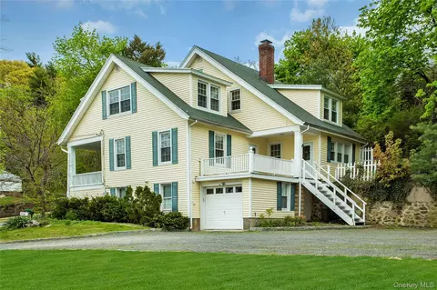 24 Youngs Hill Rd, Huntington, NY 11743