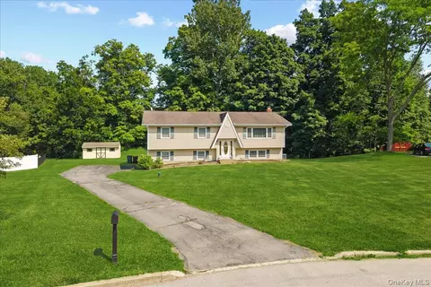 19 Bradner Dr, Warwick, NY 10990