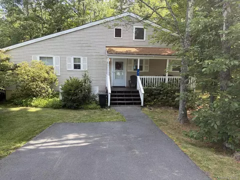 6 Racine Ct, Thompson, NY 12701