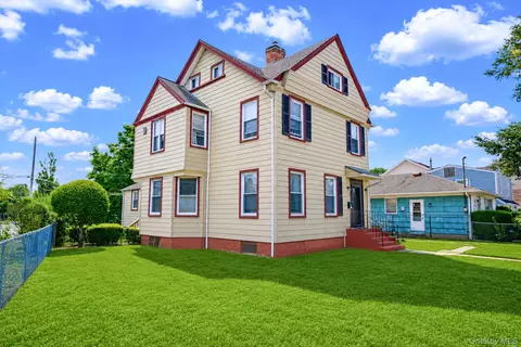 12-52 Bay Park Pl, Far Rockaway, NY 11691