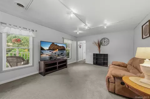 Living - 2 Summerset Dr, Wallkill, NY 12589 photo 4 of 4