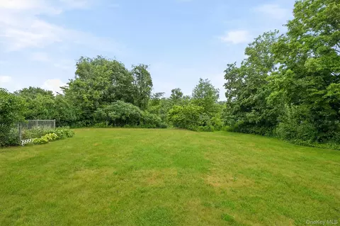Exterior - 2 Summerset Dr, Wallkill, NY 12589 photo 16 of 17