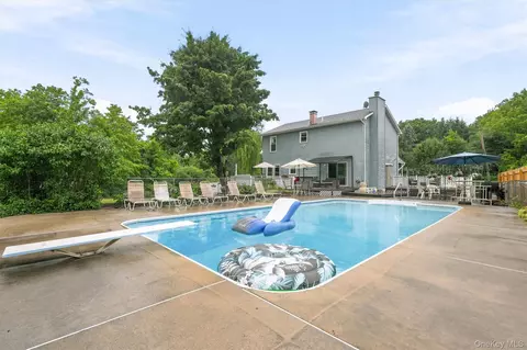 Exterior - 2 Summerset Dr, Wallkill, NY 12589 photo 7 of 17