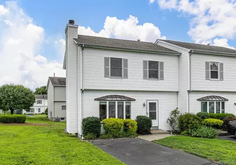1 Melucci Ct, West Haverstraw, NY 10993