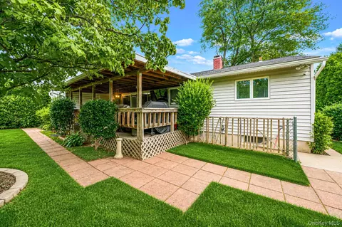 Exterior - 18 Edi Ave, Plainview, NY 11803 photo 4 of 5