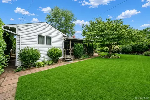Exterior - 18 Edi Ave, Plainview, NY 11803 photo 5 of 5