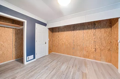 Bedroom - 18 Edi Ave, Plainview, NY 11803 photo 1 of 6
