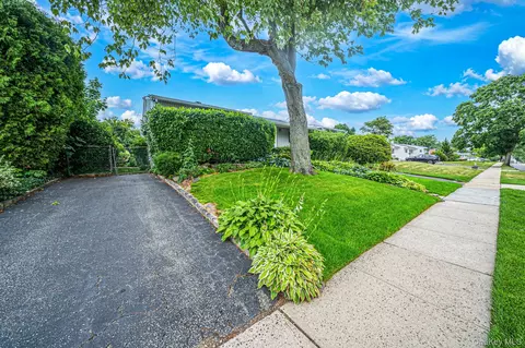 Exterior - 18 Edi Ave, Plainview, NY 11803 photo 2 of 5