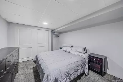 Bedroom - 18 Edi Ave, Plainview, NY 11803 photo 5 of 6