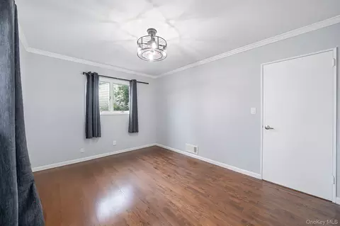 Bedroom - 18 Edi Ave, Plainview, NY 11803 photo 3 of 6
